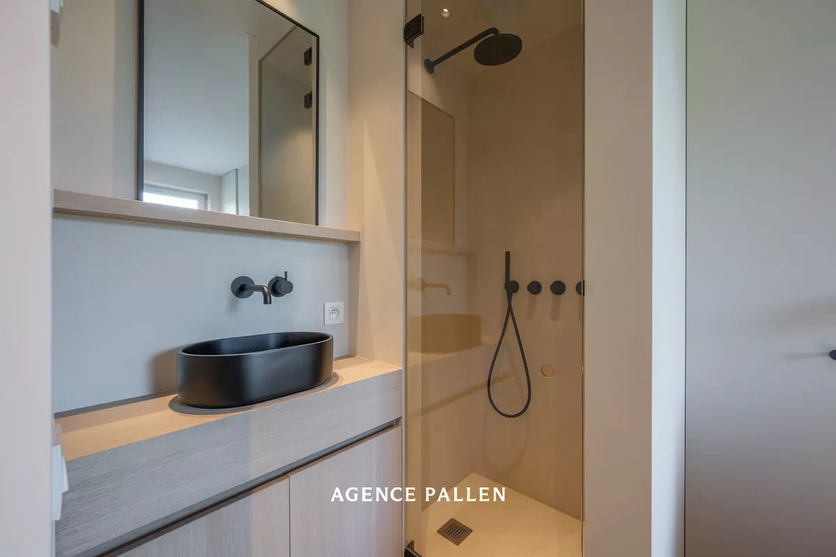 F30898bd3f815dc0b5240b727d8b2dedad946704cf64e144bd95fbcf737d7377