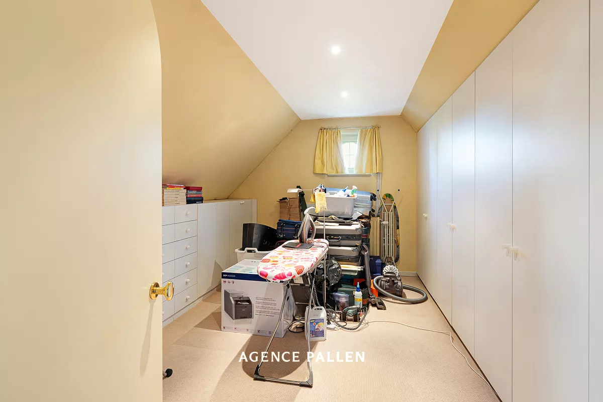 Ca25ab715d0fbc8de2dc4cf82b7f57b1a03a7d49dcc2f4c90d579f55d6bd5f72